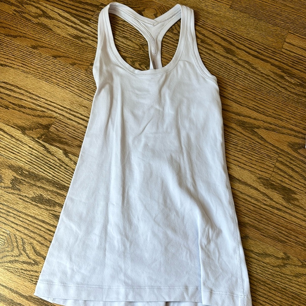 Lululemon lavender tank top size 4 (appears more white on camera)